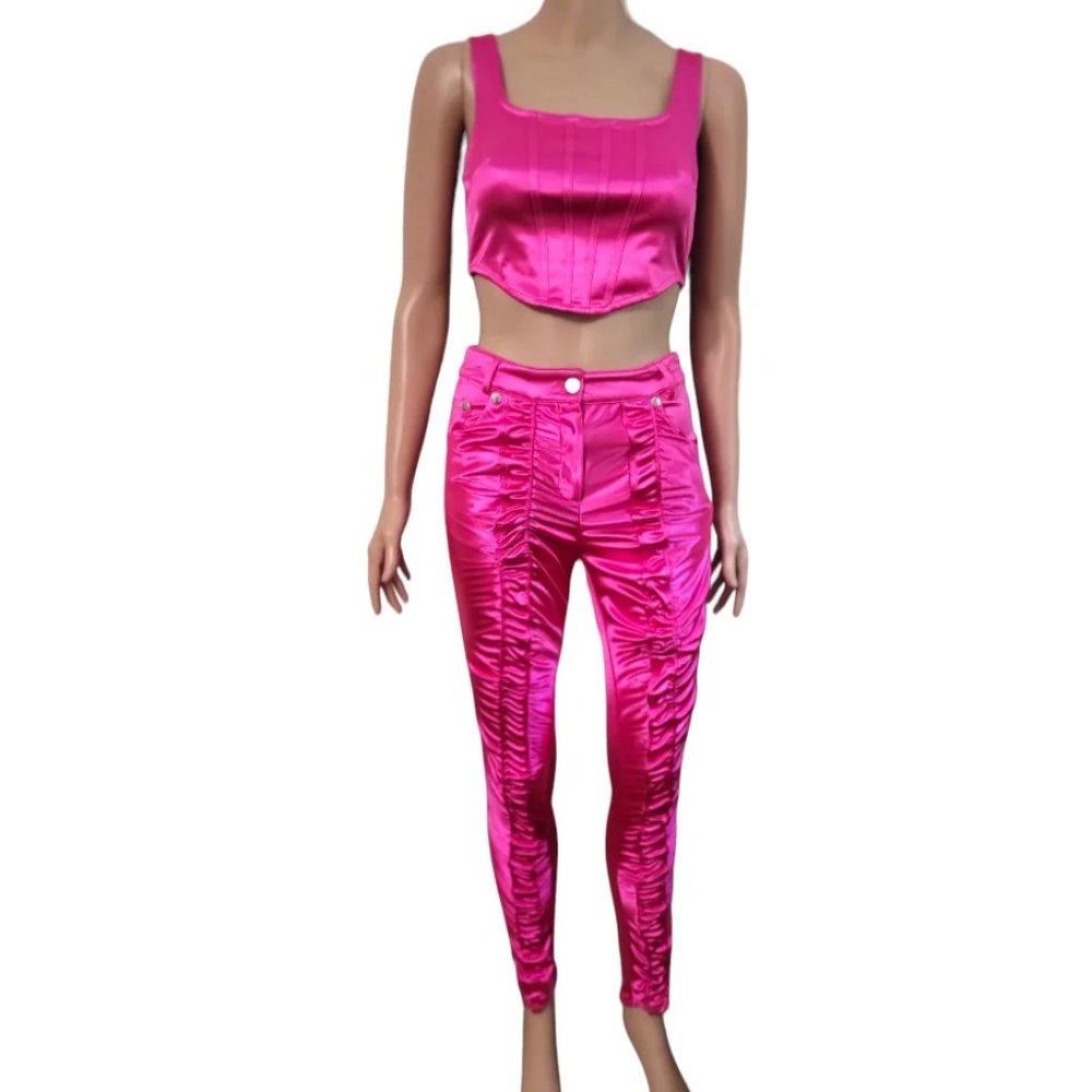 2 piece pink satin set 💗